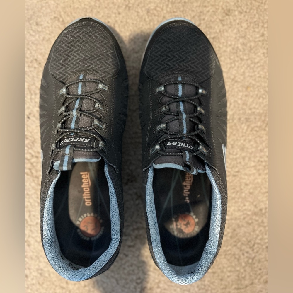 Sketchers sneakers
